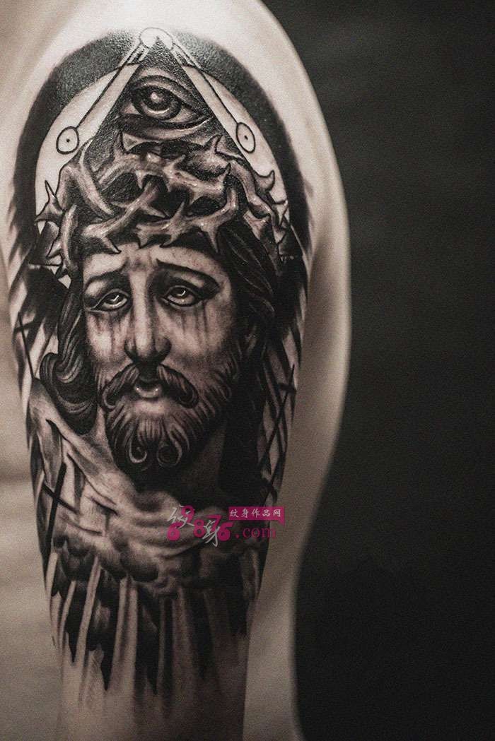 点击大图看下一张：欧美耶稣创意手臂纹身图案