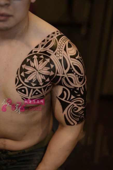 点击大图看下一张：男生手臂玛雅图腾纹身图案