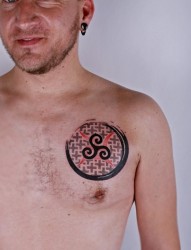欧美男人胸部宗教图腾纹身图案