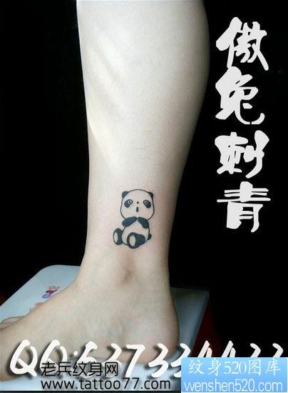 点击大图看下一张：腿部可爱的图腾熊猫纹身图片