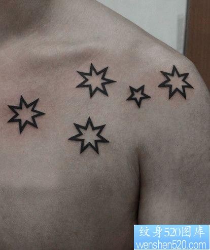 点击大图看下一张：男人胸前图腾星星纹身图片