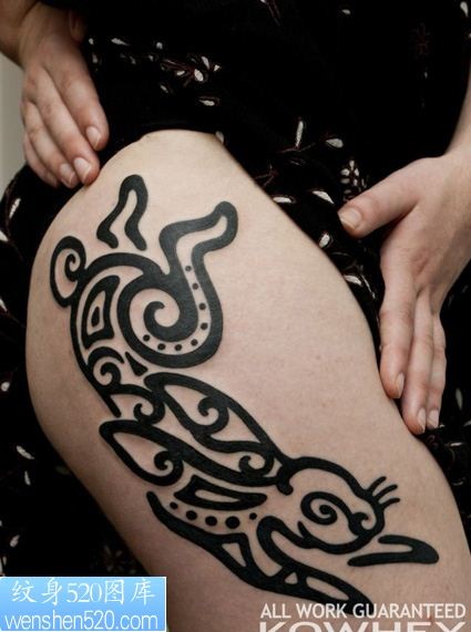 点击大图看下一张：女士大腿兔子图腾纹身