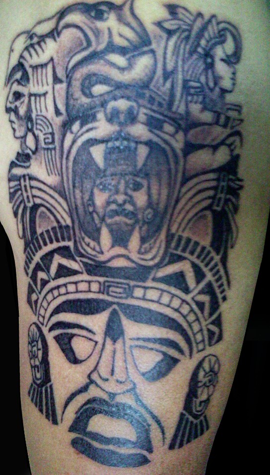 点击大图看下一张：大臂上大气的玛雅图腾纹身图案