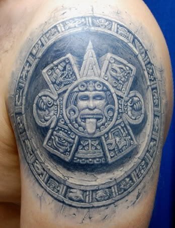 点击大图看下一张：大臂上大气的玛雅图腾纹身图案图4