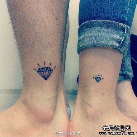 点击大图看下一张：一款情侣脚踝钻石纹身图案