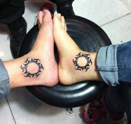 点击大图看下一张：脚踝情侣图腾太阳纹身图案