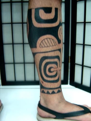 点击大图看下一张:简单时尚的小花腿图腾纹身图4