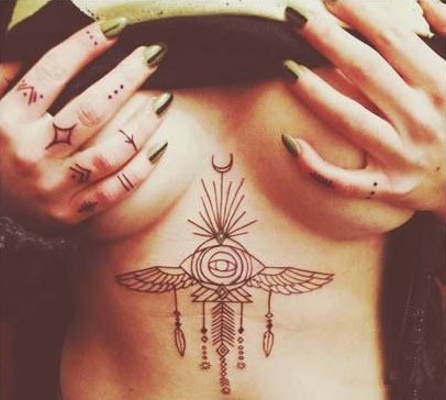 点击大图看下一张：美女胸部一道亮丽的“风景”图6