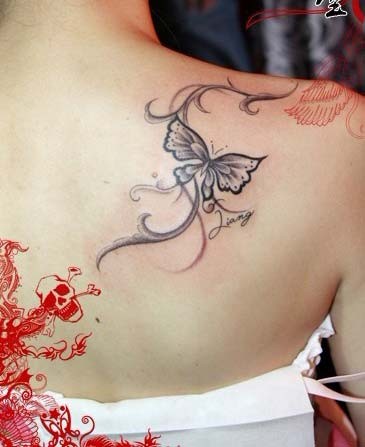 点击大图看下一张：漂亮唯美的肩部蝴蝶纹身图4