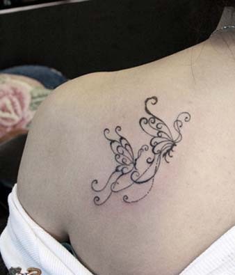 点击大图看下一张：漂亮唯美的肩部蝴蝶纹身图3