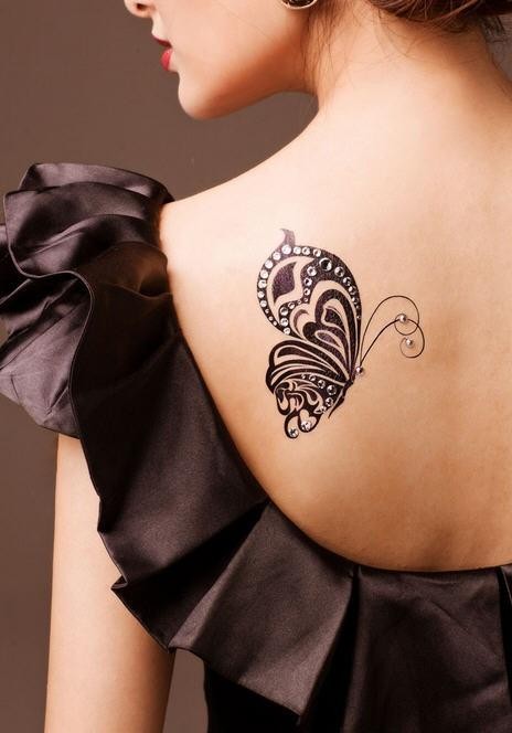点击大图看下一张：漂亮唯美的肩部蝴蝶纹身图6