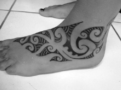 点击大图看下一张:脚背简单的图腾纹身图3