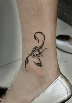 点击大图看下一张：脚踝甜美的蝎子图腾纹身图2