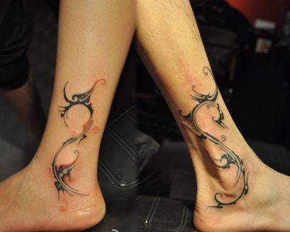 点击大图看下一张：情侣脚踝个性的图腾纹身