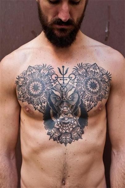 点击大图看下一张：男士胸部时尚的猫头鹰刺青图3