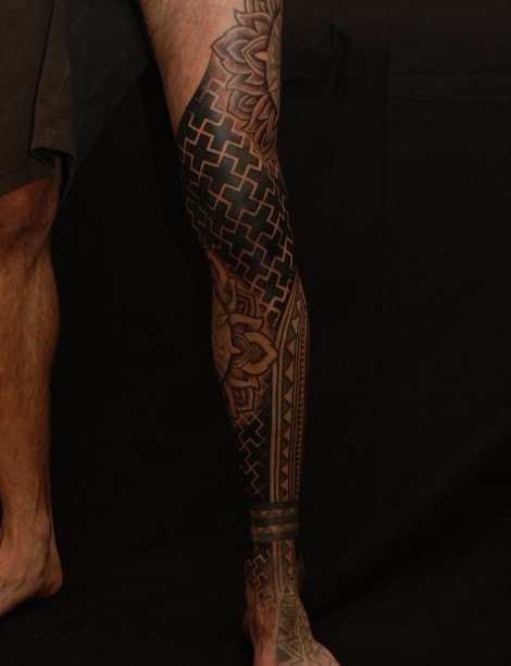 点击大图看下一张：德国纹身师GERD经典腿部图腾