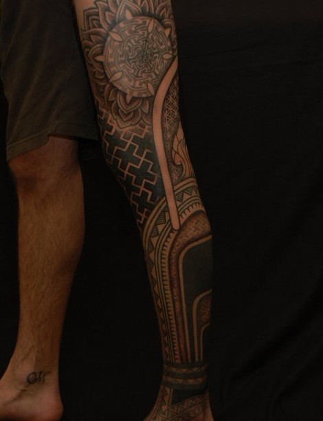 点击大图看下一张：德国纹身师GERD经典腿部图腾图5