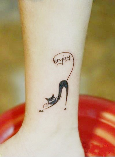 点击大图看下一张：脚踝清新的小猫图腾刺青