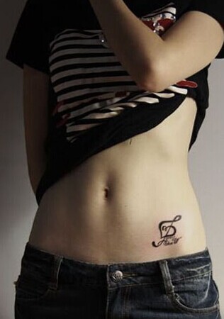 点击大图看下一张：小纹身有着大诱惑图8