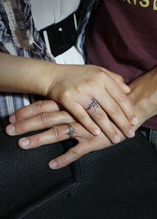 点击大图看下一张：手指上小小的爱情烙印图12