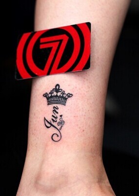 点击大图看下一张:小清新脚踝皇冠图腾英文刺青图5