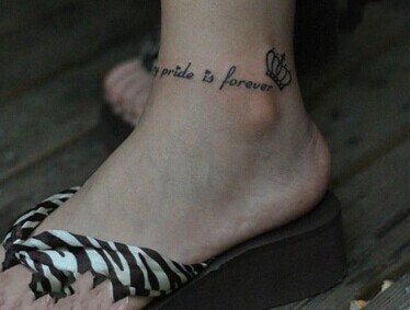 点击大图看下一张:小清新脚踝皇冠图腾英文刺青图6