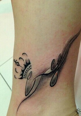 点击大图看下一张:小清新脚踝皇冠图腾英文刺青图8