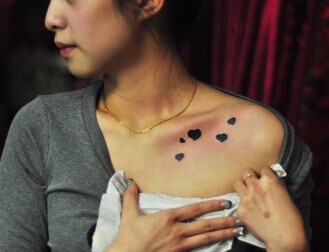 点击大图看下一张：唯美性感的锁骨图腾刺青图4