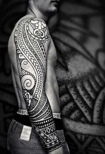 点击大图看下一张:时尚大气的图腾花臂纹身图2