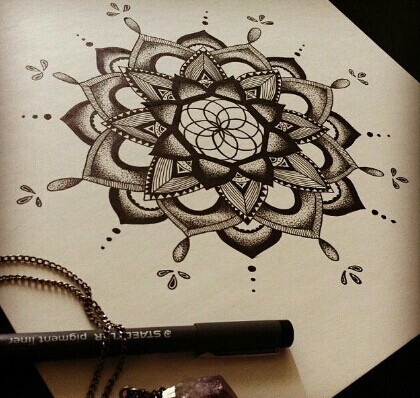 点击大图看下一张：唯美的线条感纹身手稿图2