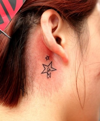 点击大图看下一张：耳朵后面小巧的星星刺青图4