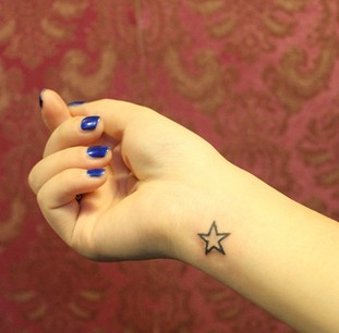 点击大图看下一张：清新唯美的手腕小图腾图10