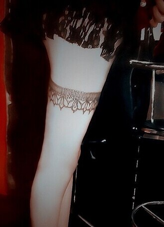 点击大图看下一张：美女腿部性感的纹身图4