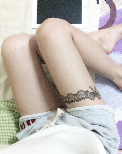 点击大图看下一张：美女腿部性感的纹身图5