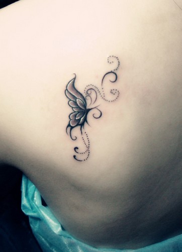 点击大图看下一张:优雅的蝴蝶图腾刺青图8