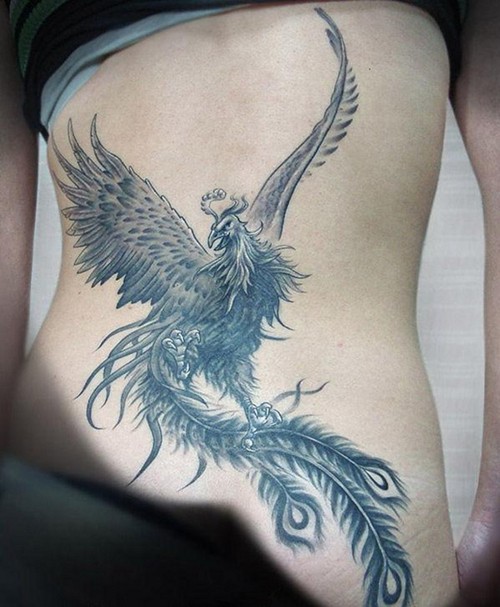 点击大图看下一张：凤凰图腾女性后背纹身