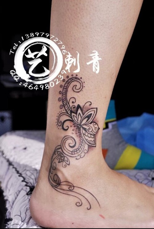 点击大图看下一张：脚踝图腾花纹身 艺刺青