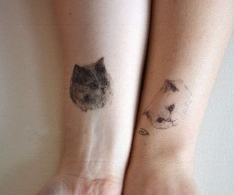 点击大图看下一张：情侣手臂黑猫白猫刺青