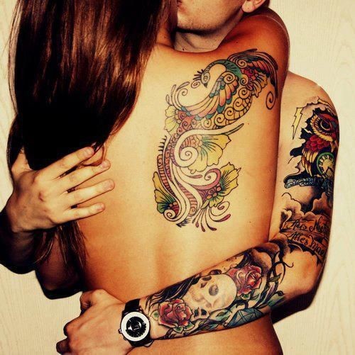 点击大图看下一张：纹身情侣间的写真