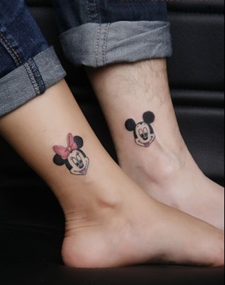 点击大图看下一张：米老鼠纹身图案--米老鼠情侣刺青