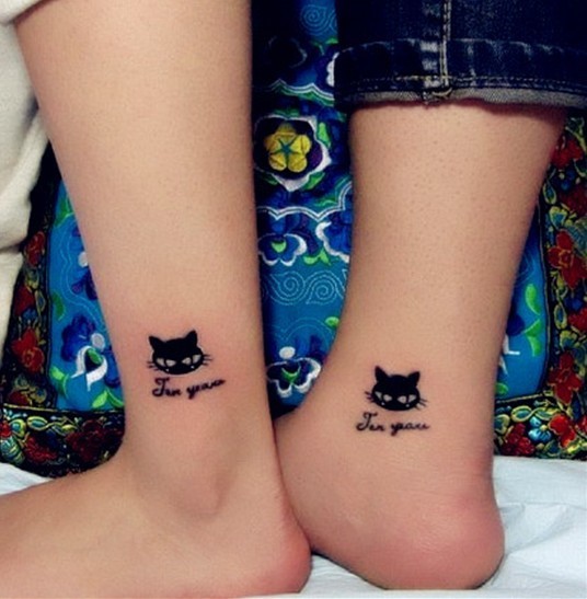 点击大图看下一张：情侣脚部可爱黑色猫咪爱情刺青