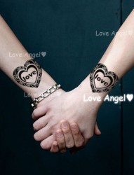 情侣纹身：手臂情侣图腾十字架纹身图片