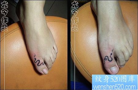 点击大图看下一张：一幅脚部情侣纹身图腾蛇纹身图片