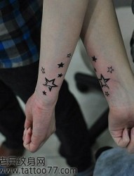 唯美流行的情侣五角星纹身图片