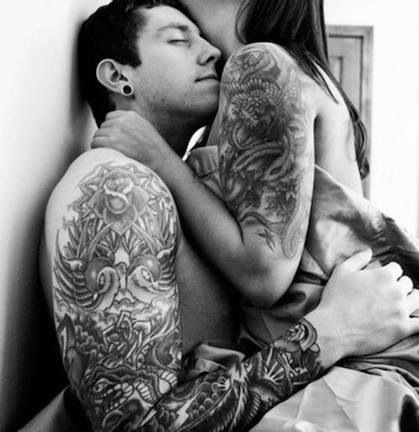 点击大图看下一张:情侣纹身:一对纹身情侣的大尺度写真图3