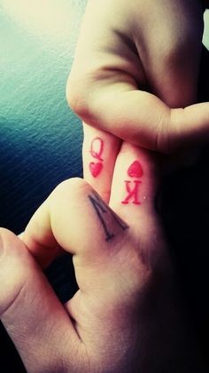 点击大图看下一张：情侣手指个性小巧的纹身图案