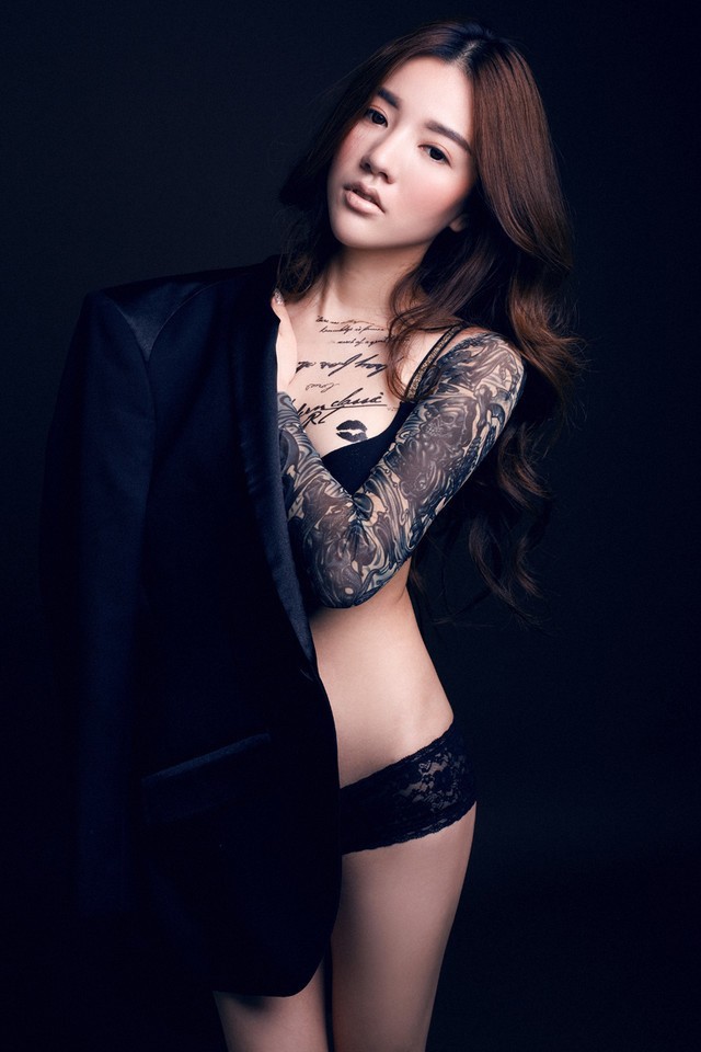 点击大图看下一张:清纯性感美女的纹身写真图10