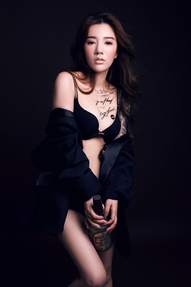 点击大图看下一张:清纯性感美女的纹身写真图12