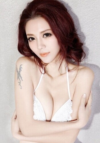 点击大图看下一张：清纯性感美女的纹身写真图17