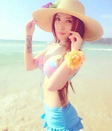 点击大图看下一张：清纯性感美女的纹身写真图27